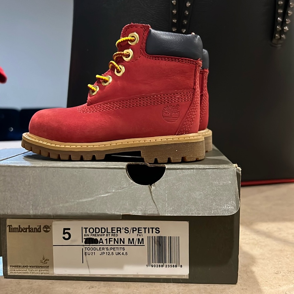 Toddler timberland boots size 5 ✨